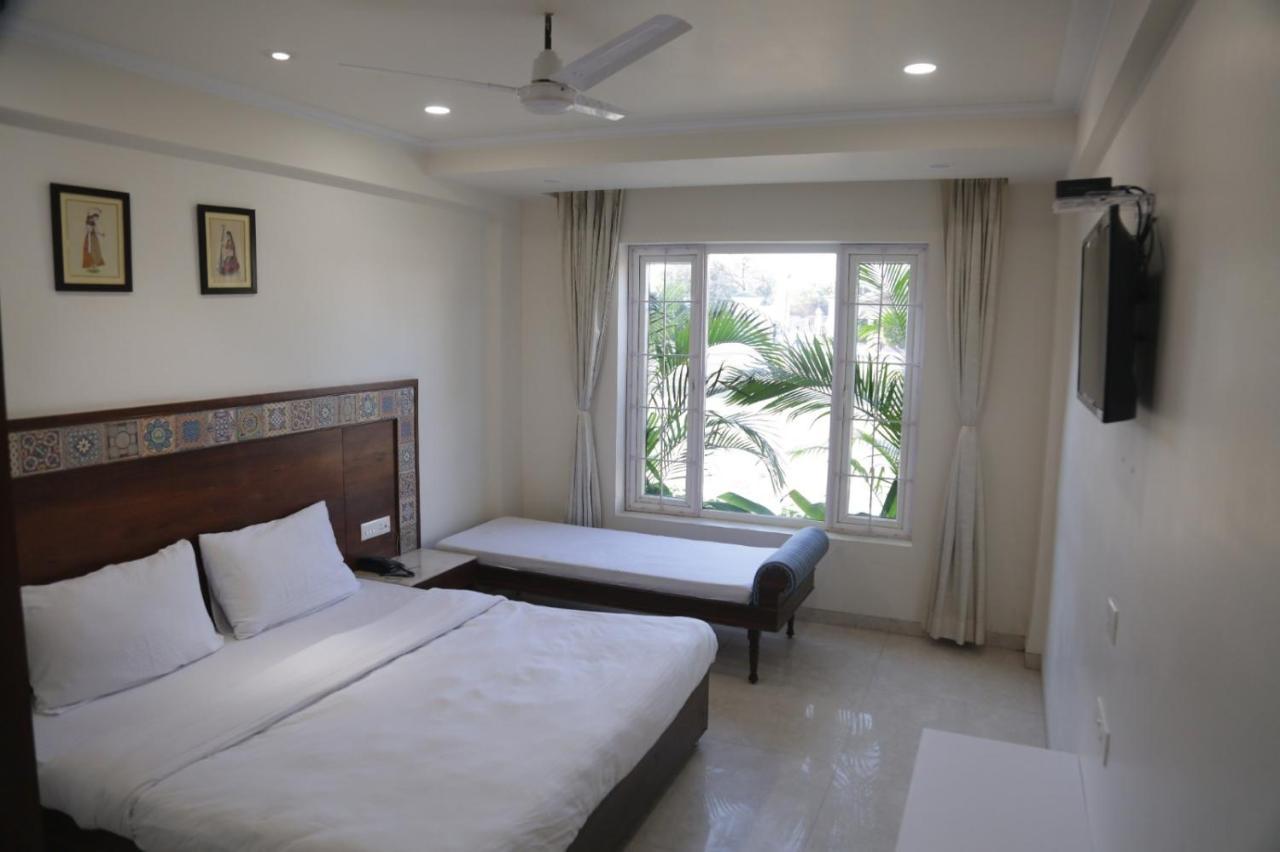 Executive Club Bareli Exterior foto